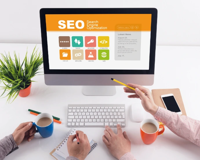 Ordinateur illustrant le référencement naturel SEO
