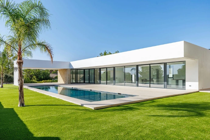 Rédaction de contenus optimisés SEO pour hôtels, restaurants, agence immobilière. Articles web, pages produits et contenus marketing conçus pour améliorer votre visibilité, attirer des clients qualifiés et renforcer votre image de marque.